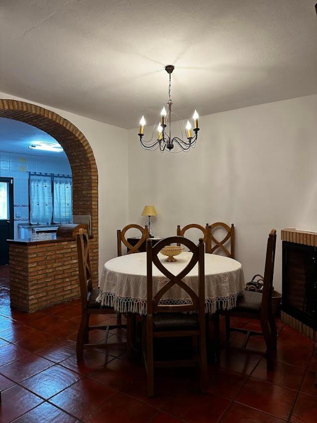 Espaciosa Y Elegante Casa Rural En Лос-Маринес Экстерьер фото